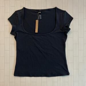 NWT SKIMS Cotton Jersey Scoop Neck Short Sleeve Tee - Soot - L